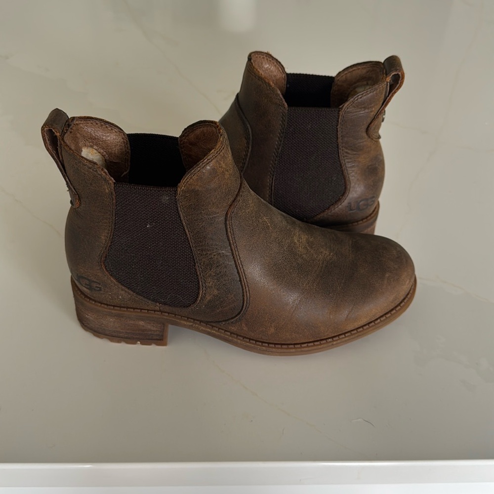 UGG
